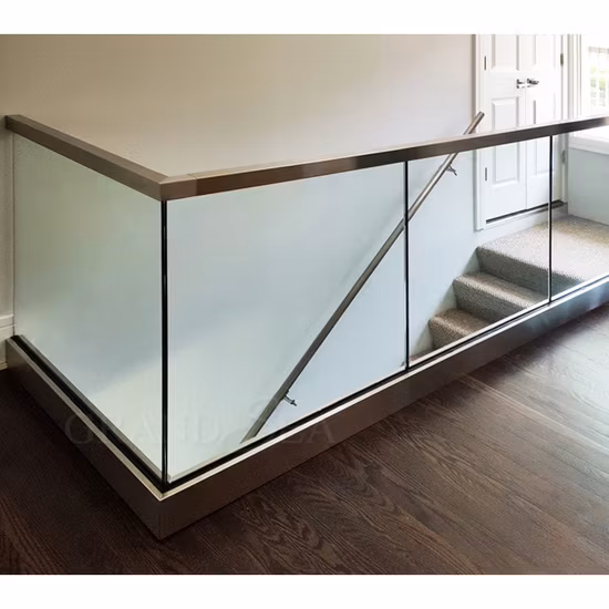 Guarda-corpo de vidro com luz LED Corrimão Perfil de canal em U de alumínio Varanda ao ar livre Corrimão de escada Deck Balaústre de vidro sem moldura